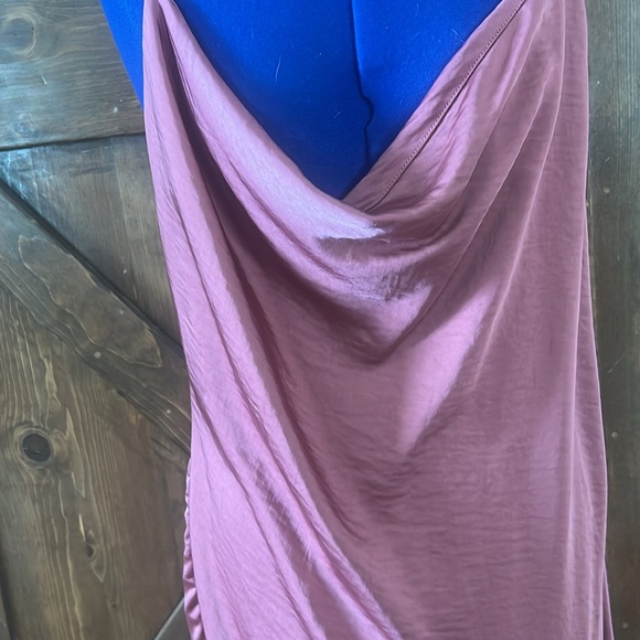 Pink satin maxi dress - Picture 2 of 7